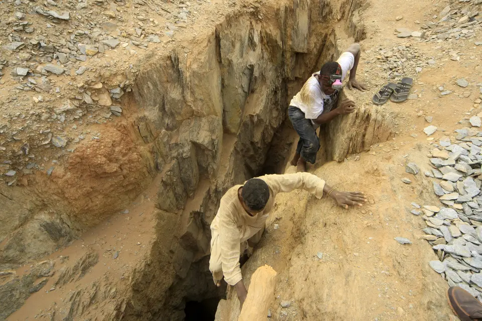مصرع 15 عاملا بانهيار منجم ذهب شمالي السودان