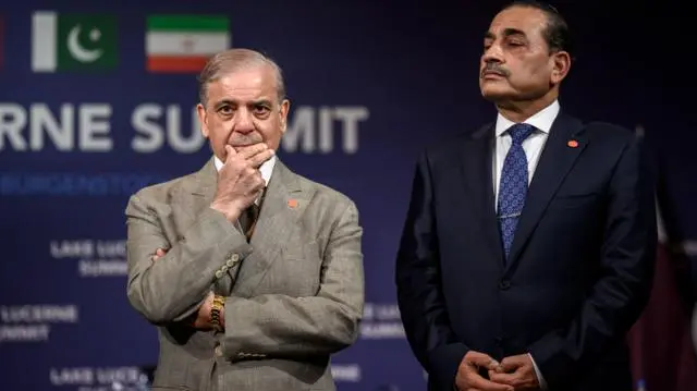 قائد الجيش الباكستاني إلى طهران استباقاً للعقوبات الأمريكية