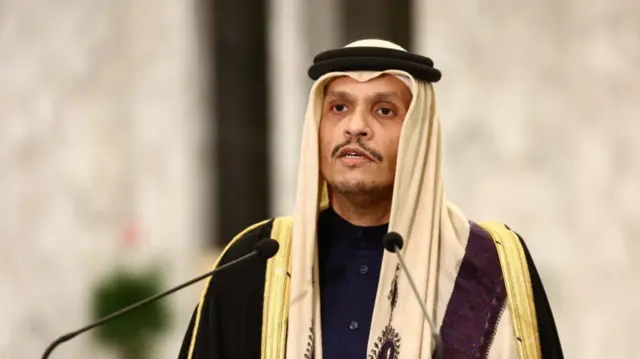 رئيس وزراء قطر يزور طهران لمواصلة جهود الوساطة، وإيران تتهم الولايات المتحدة بـ"عرقلة" اتفاق مع عُمان لـ"تقاسم إيرادات" هرمز