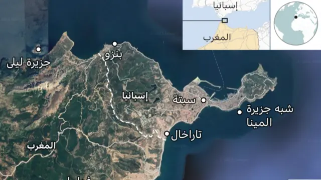 خريطة توضح موقع سبتة في الجانب الإفريقي من مضيق جبل طارق. تظهر ألوان أراضي الدول بتدرجات اللون البني والمياه باللون الأزرق الغامق. 