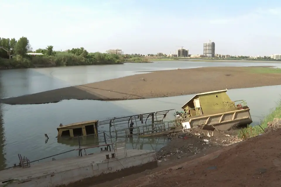 السودان.. انحسار كبير للنيل وسكان الخرطوم يعانون للحصول على المياه