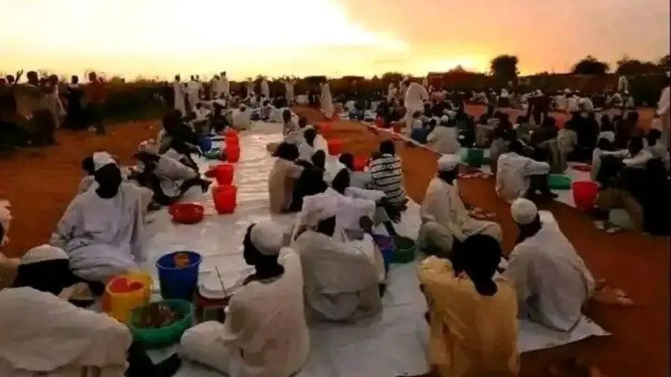 عودة الحياة إلى شوارع الخرطوم: موائد الرحمن والمسحراتي ينعشان روح رمضان بعد سنوات الحرب